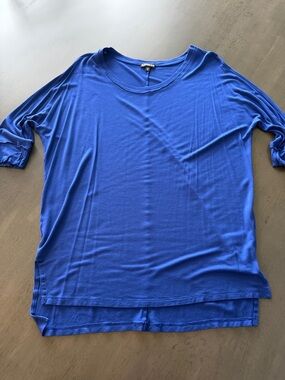 Express Short Sleeve Crewneck Top in Cobalt Blue